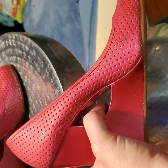 BCBG "Barbie" Pink Perferated Peep Toe Cut Out Wedge size 8.5 ☆LIKE NEW☆ - Picture 11 of 16